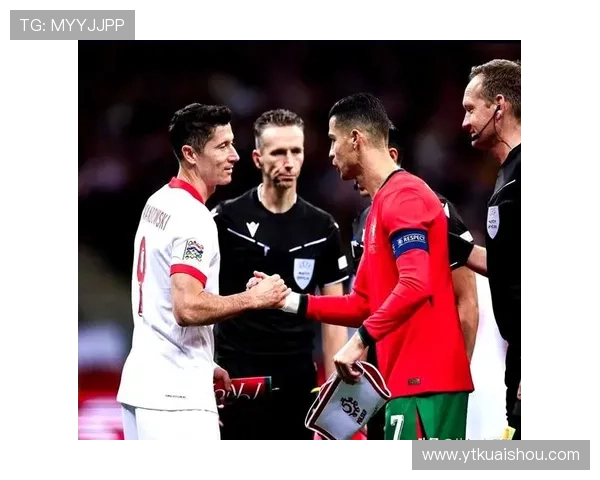 全球足球明星同框合影展现各国足球魅力与团结精神